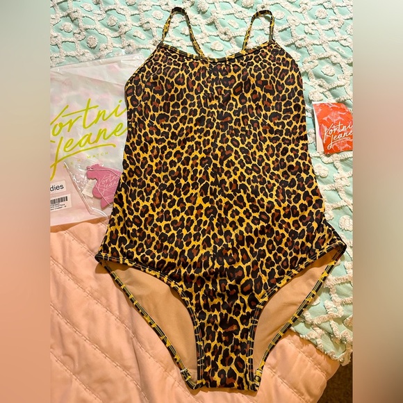 KORTNI JEAN One-Piece Sporty “Classic Cheetah” Sz M - NWT - Picture 1 of 9